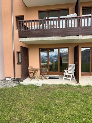 Outdoor dining - Nid des cimes " skis to feet (Valmeinier)