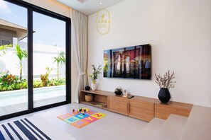 Children’s area - Elegant 3-Bedroom Private Pool Villa, Perfect for Long Stays (Tambon Rawai)