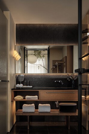 Luxury Loft, 2 Bedrooms, Housekeeping, Courtyard View | Bathroom | Separate tub and shower, hair dryer, slippers, towels - AnHeANAHATA (Datong)