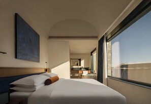 Luxury Double Room Single Use, 1 King Bed, Housekeeping, Courtyard View | Blackout drapes, soundproofing, iron/ironing board, free WiFi - AnHeANAHATA (Datong)