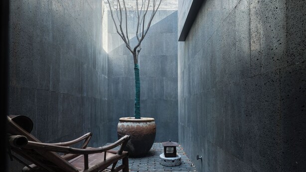 A narrow corridor with a wooden bench, a large pot, and a small lantern. - AnHeANAHATA (Datong)