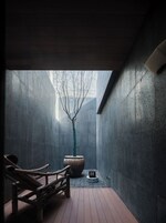 Earthen · Courtyard View Bathtub King Room | Terrace/patio