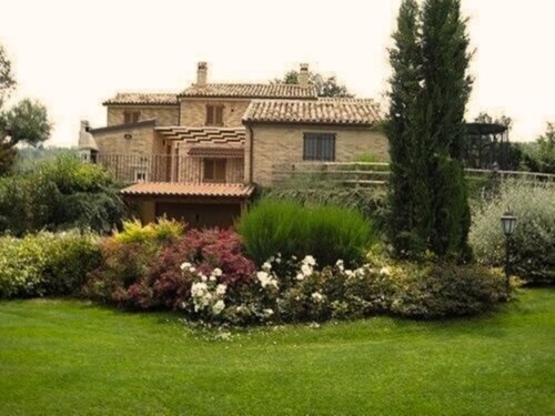 Beautiful farmhouse just a few minutes from the sea.