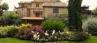 Beautiful farmhouse just a few minutes from the sea.