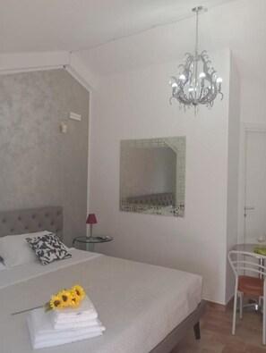 Tabla de planchar con plancha y wifi