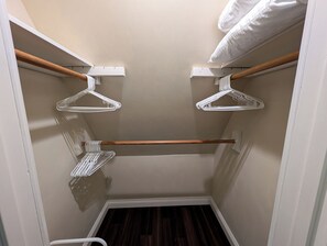 Interior - Naples Canal Casa - Walk to Beach - Great for Long - Stays Friendly (Long Beach)