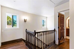 Interior - Naples Canal Casa - Walk to Beach - Great for Long - Stays Friendly (Long Beach)