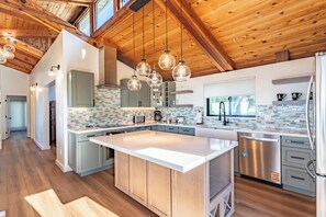 Refrigerador, horno, parrilla de estufa y lavavajillas 