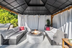 Terrace/patio - Charming Encino Retreat w/Pool (Los Angeles)