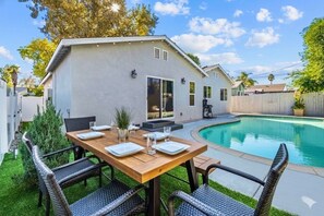 Outdoor pool - Charming Encino Retreat w/Pool (Los Angeles)