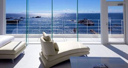 Luxury Oceanfront Villa with Mt. Fuji View | 170㎡ | Sleeps 8 |Near Tokyo
