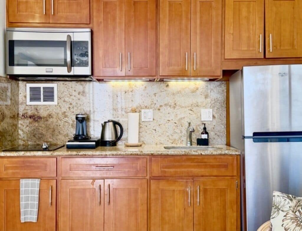 Fridge, microwave, stovetop, coffee/tea maker