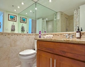 Hair dryer, bidet, towels, soap - City-View Island Studio - WiFi - Parking (Honolulu)