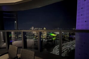 Property grounds - The Only One - Riverfront Elegance, Free Carpark (Brisbane City)