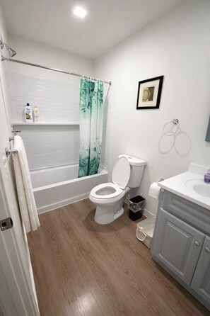 Shower, jetted bath, hair dryer, bidet - New & Clean 2BR Home with AC, Fenced Yard & Free Parking Near Ontario Airport (Ontario)