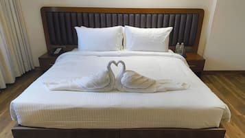 Suite | Desk, laptop workspace, free WiFi