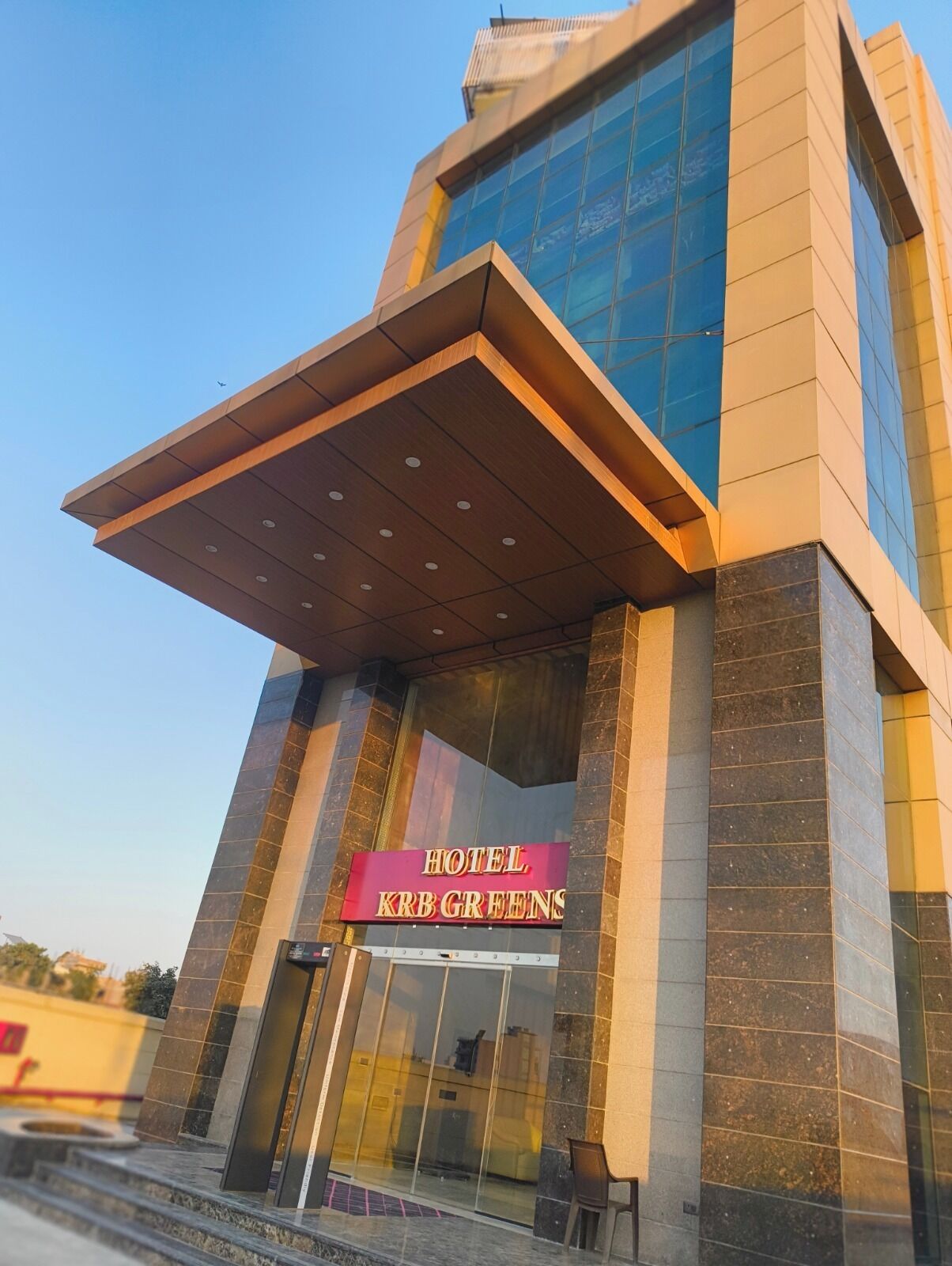 تفاصيل الفندق من الخارج