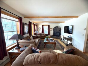 Smart-tv och eldstad