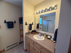 Hårtork och handdukar