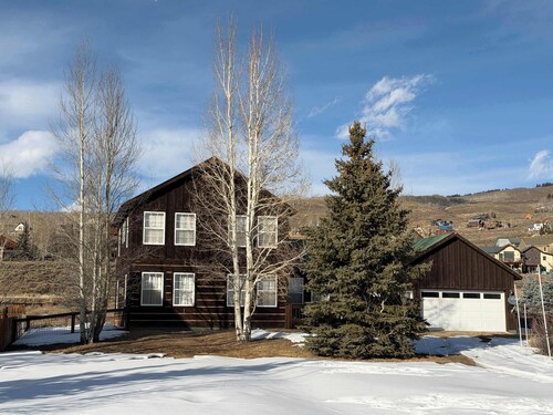 Lazy C House-pet friendly in a quiet neighborhood