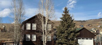 Lazy C House-pet friendly in a quiet neighborhood