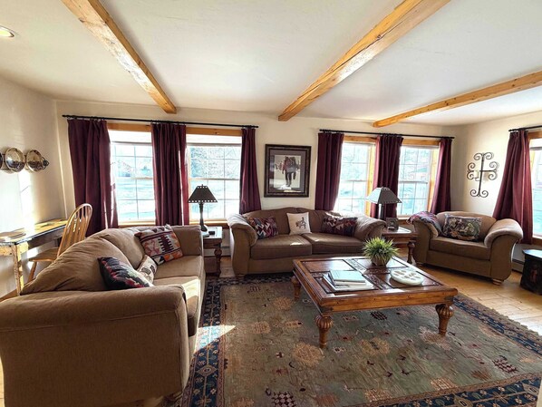 Smart TV, fireplace, offices