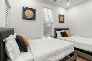 2 bedrooms, iron/ironing board, free WiFi, bed sheets
