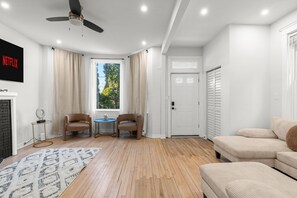 Smart TV - Chicago Haven simple comfort with a touch of style (Chicago)
