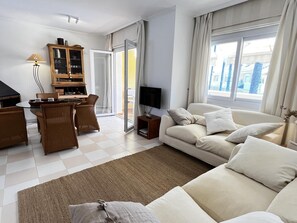 TV - Penthouse in Marina Azul for 4 people, 100 meters from the sea. (Dénia)