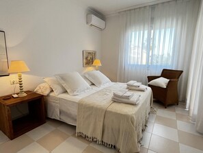 2 bedrooms, iron/ironing board, Internet, bed sheets - Penthouse in Marina Azul for 4 people, 100 meters from the sea. (Dénia)