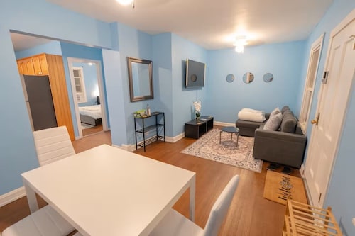Cozy 1-Bedroom House in Tranquil Skokie With Parking