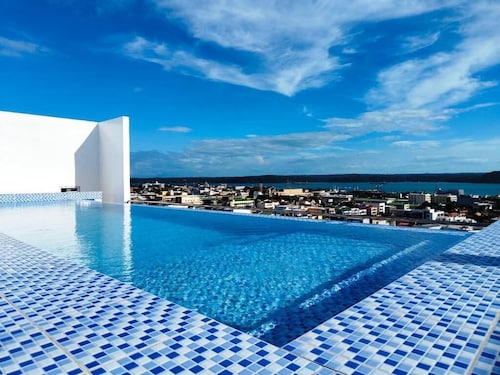 cozy  2-bedroom condo with pool in excellent Iloilo City center location,