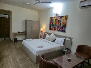 Desk, free WiFi - Lords Studio Inn Mandi (Chadyara,Mandi)