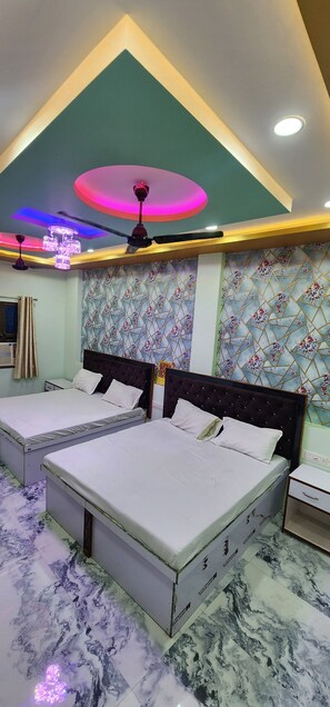 Family Room | Free WiFi, bed sheets - Om Shanti Inn Paying Guest House (Varanasi)