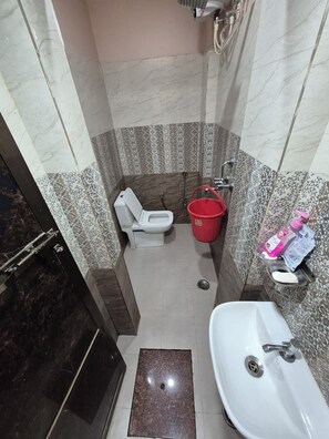 Rom – deluxe | Bad | Dusj, håndklær, såpe og sjampo