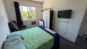 2 habitaciones, tabla de planchar con plancha, wifi y ropa de cama 