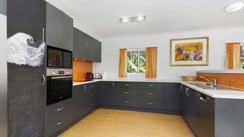 Coffee/tea maker, fridge, microwave, oven