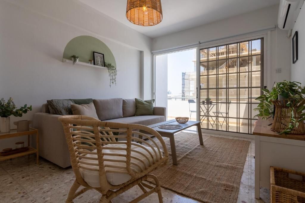 Leilighet, 1 dobbeltseng med sovesofa, kjøkken, byutsikt | Oppholdsområde | Smart-TV, Netflix og strømmetjenester