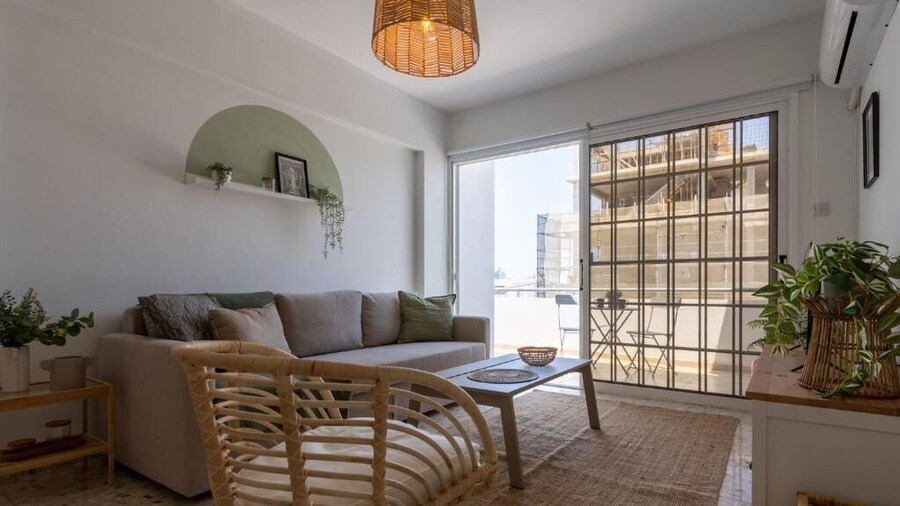 Blossom 1-BR Apt. & Balcony in Larnaca