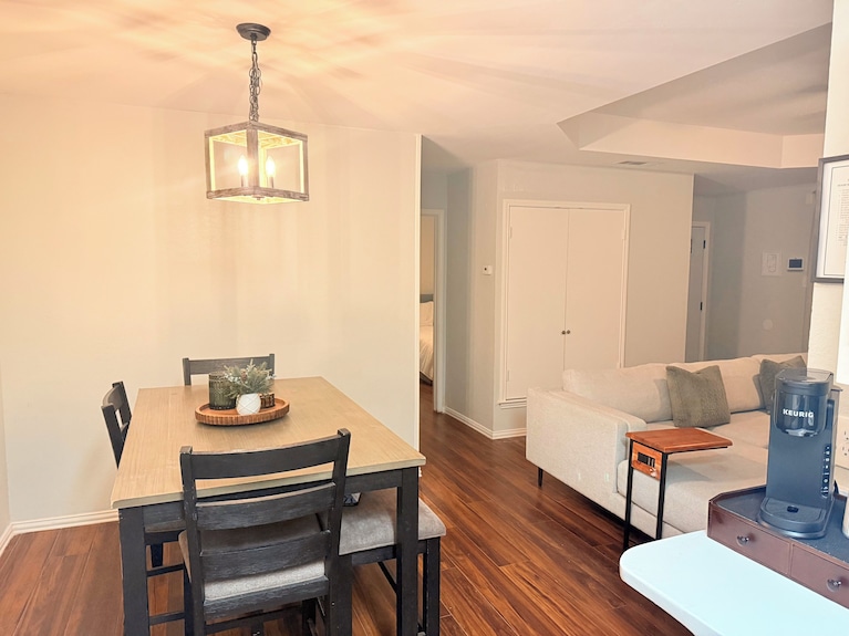 Prime Location- Cozy 2-bedroom House In Serene Arlington With Ac - Arlington, TX