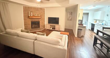 Cozy 2-bedroom house in serene Arlington with AC