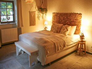 5 bedrooms, Internet - Attractive house at the foot of a castle ruin (Manderscheid)