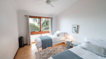 4 bedrooms, iron/ironing board, WiFi, bed sheets