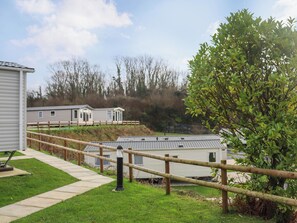 Property grounds - 2 bedroom accommodation in Pendine (Pendine)