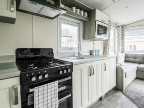 Private kitchen - Goscar 1 The Saltern Holiday Park - UKC8209 (Tenby)