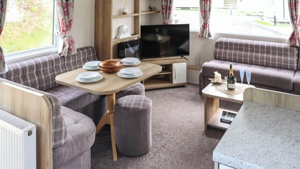 Dining - 2 bedroom accommodation in Pendine (Pendine)
