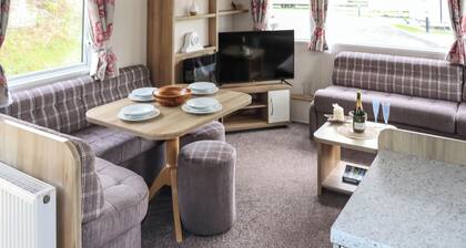 2 bedroom accommodation in Pendine