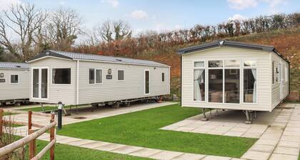 2 bedroom accommodation in Pendine
