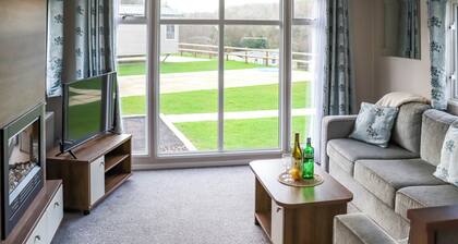 2 bedroom accommodation in Pendine