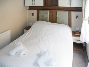 2 bedrooms, bed sheets - 2 bedroom accommodation in Pendine (Pendine)